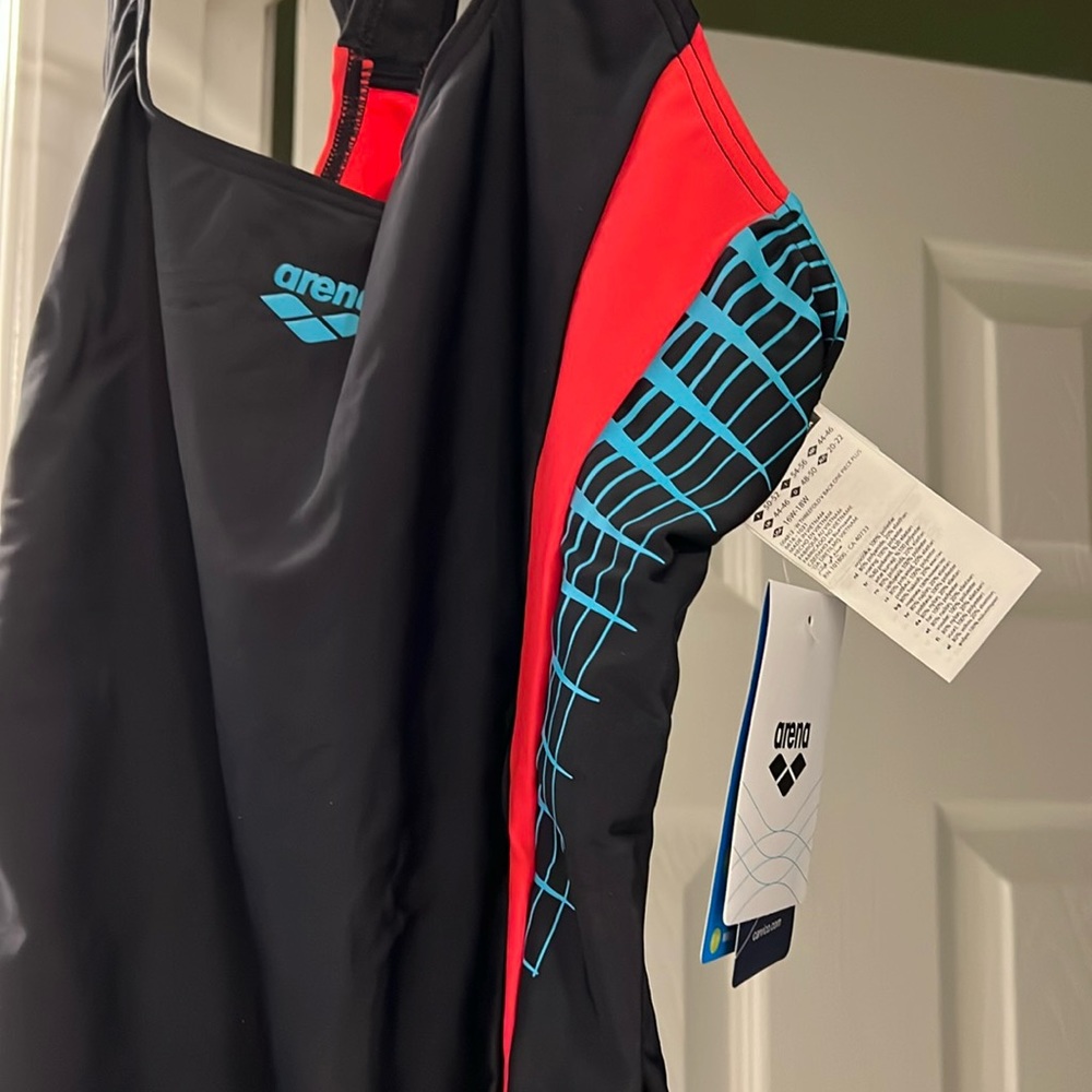 ARENA racerback NWT 16W-18W